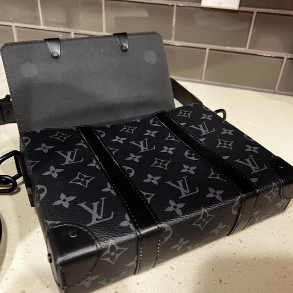 Louis Vuitton Trunk Messenger Bag - Picture 4 of 4